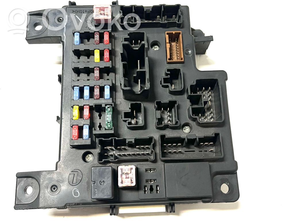Mitsubishi Lancer Evolution X Fuse module 