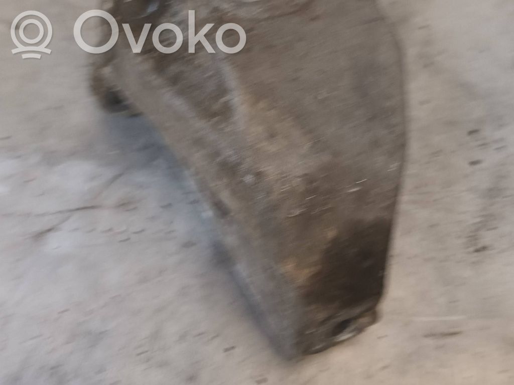 Volkswagen PASSAT B5 Gearbox mounting bracket 