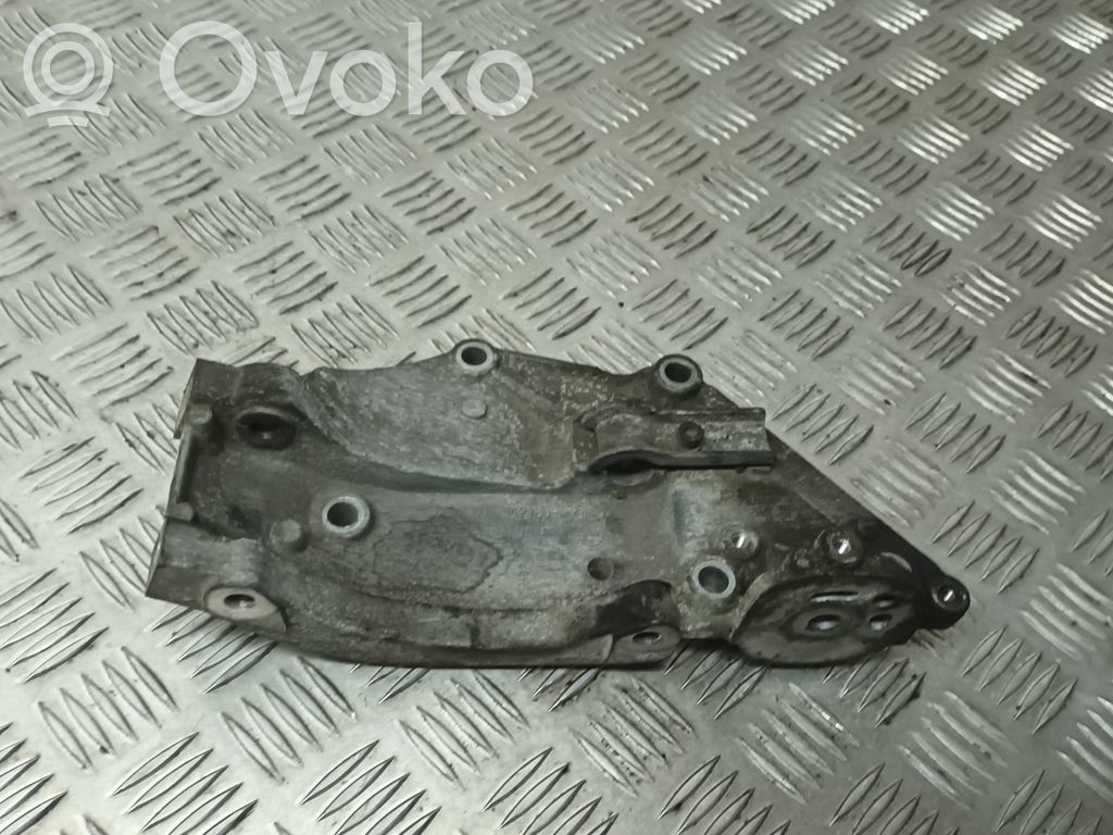 Volvo V50 Variklio tvirtinimo kronšteinas 