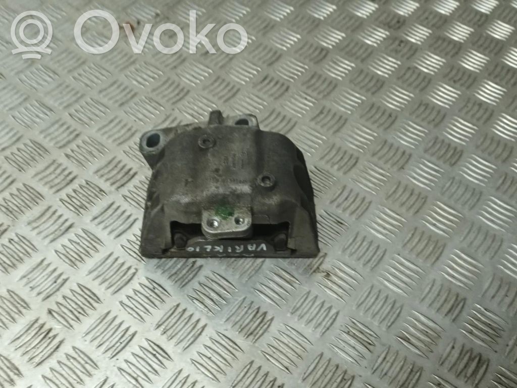 Volkswagen Bora Engine mount bracket 