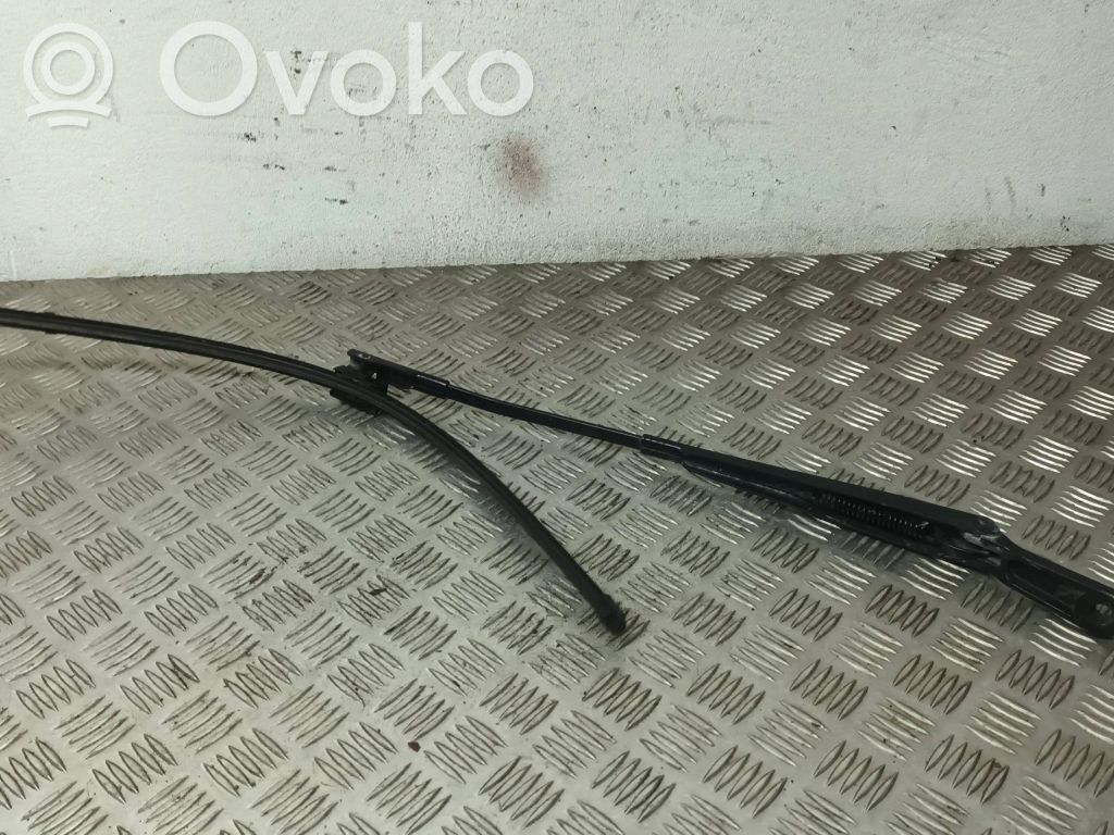 Front wiper blade arm
