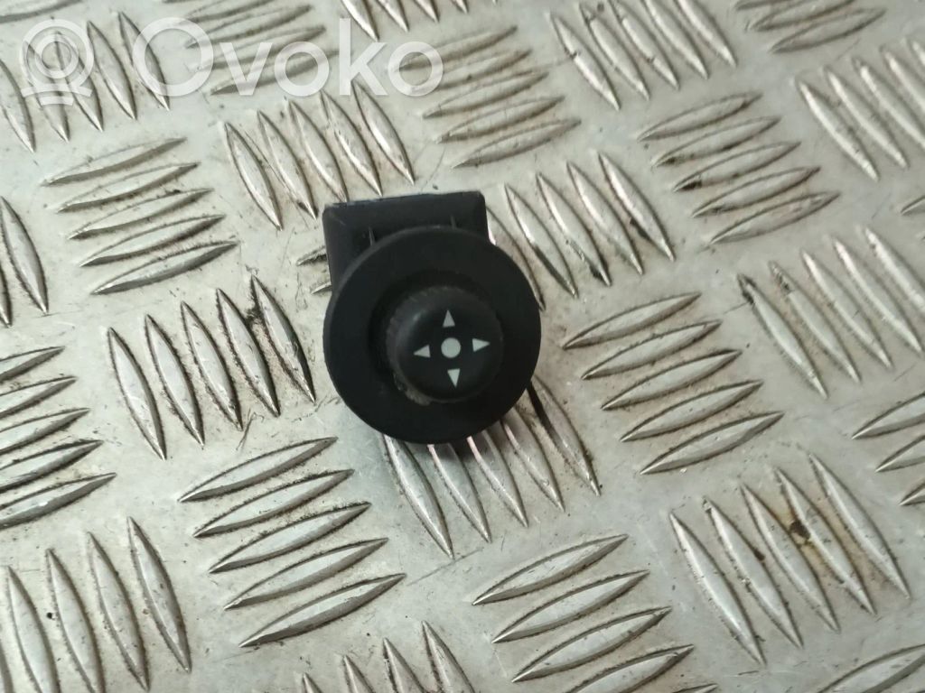 Wing mirror switch   185526