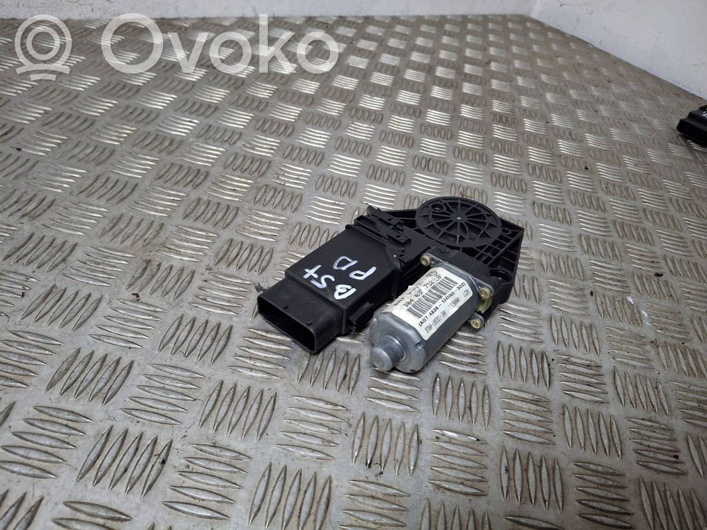 Volkswagen PASSAT B5.5 Silnik regulatora szyby drzwi przednich 