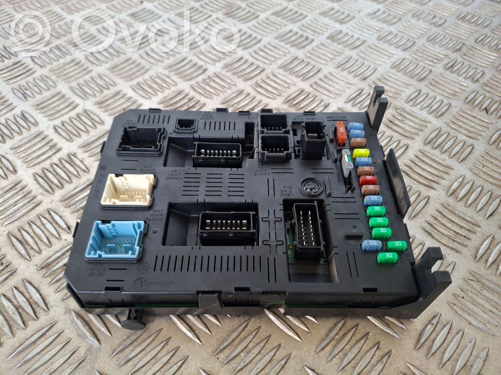 Peugeot 307 Fuse module 
