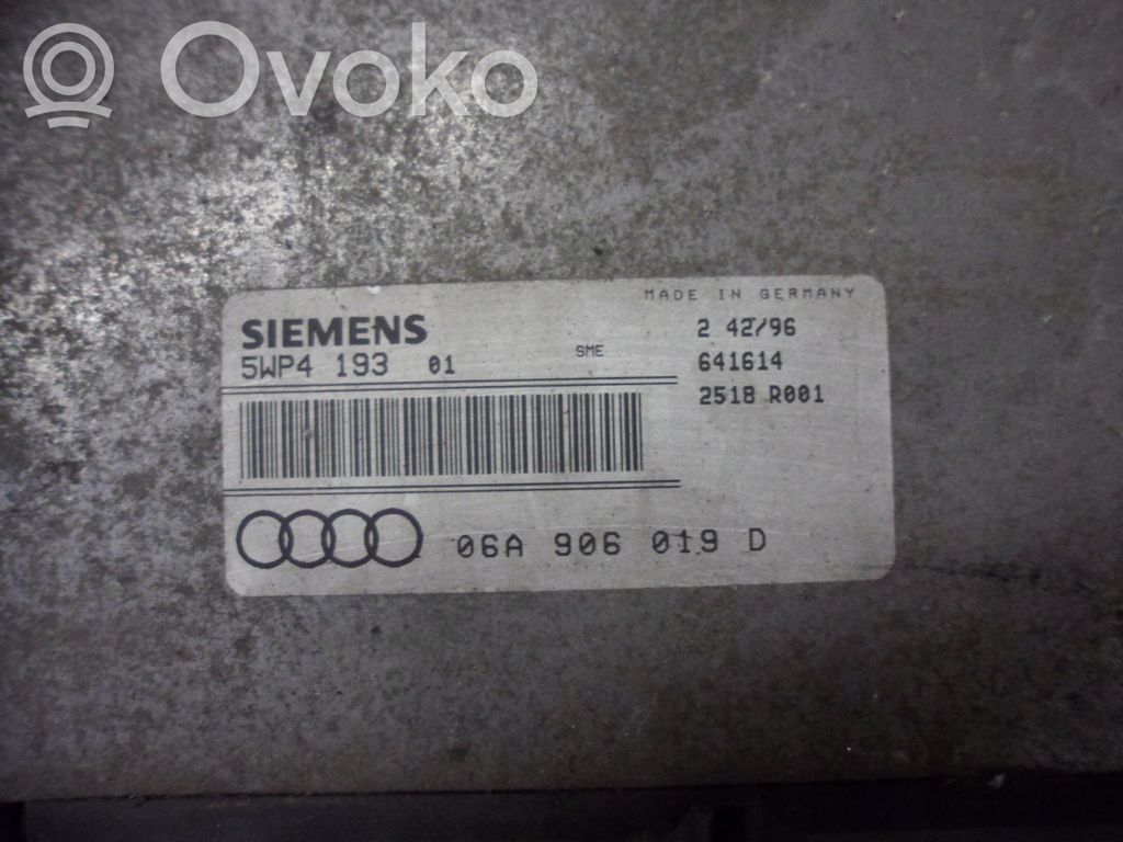 Unidad de control/módulo del motor   06A906019D