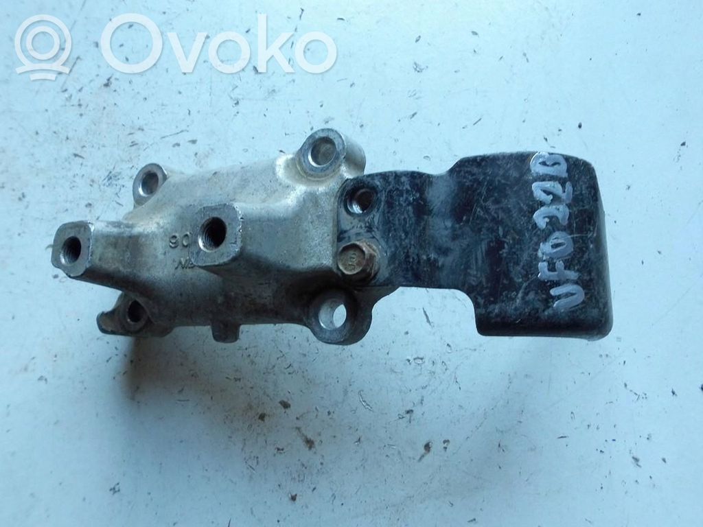 Honda Civic Engine mounting bracket 