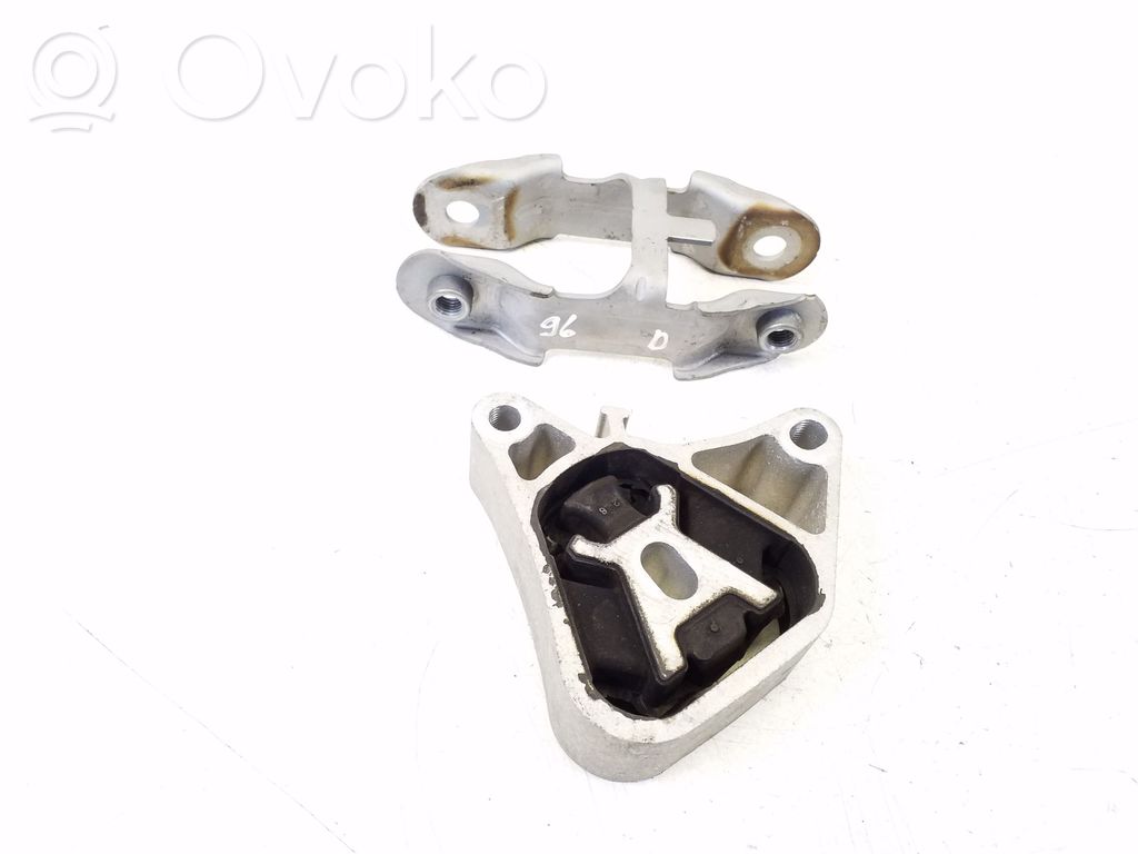 Mercedes-Benz A W176 Engine mount bracket 