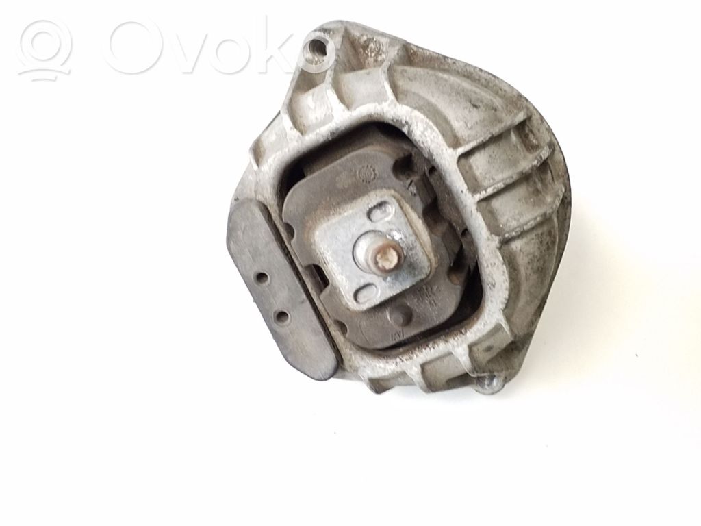 Engine mount bracket   6768799