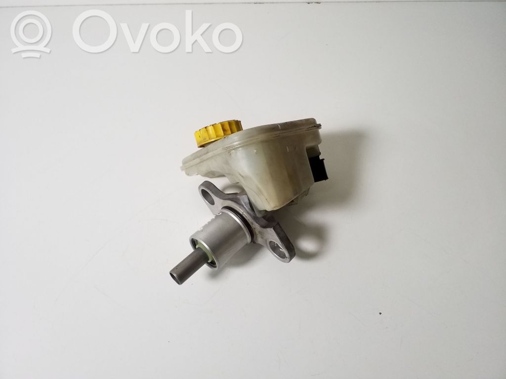 Audi A8 S8 D3 4E Brake fluid reservoir 