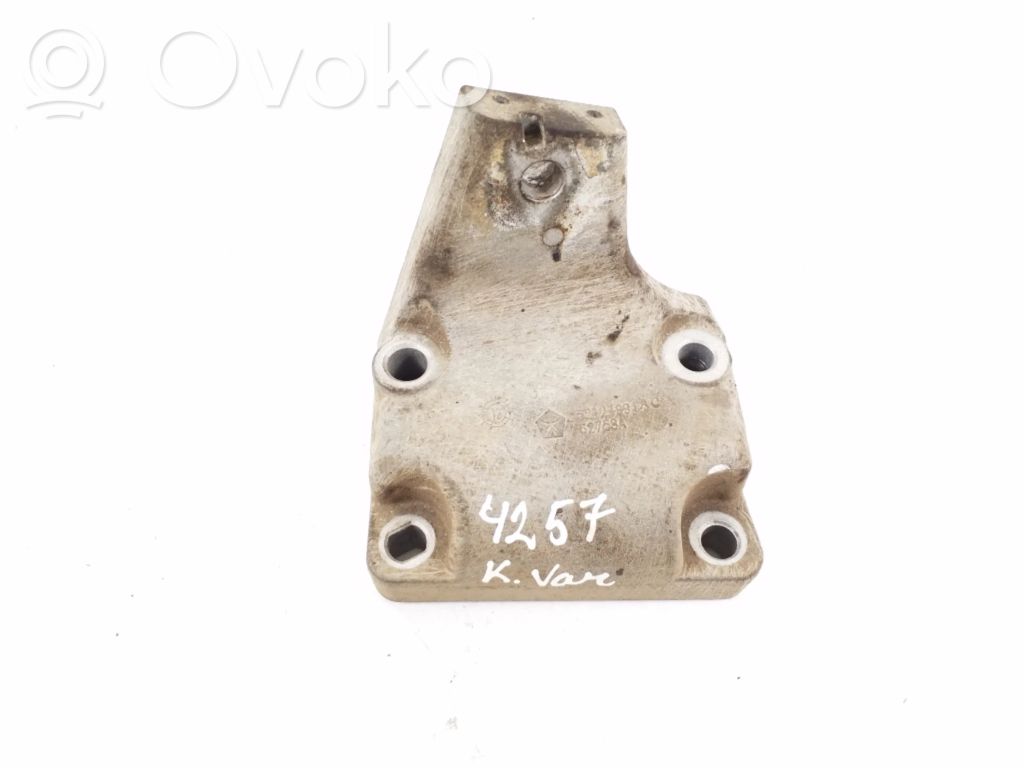 Jeep Grand Cherokee Engine mounting bracket 