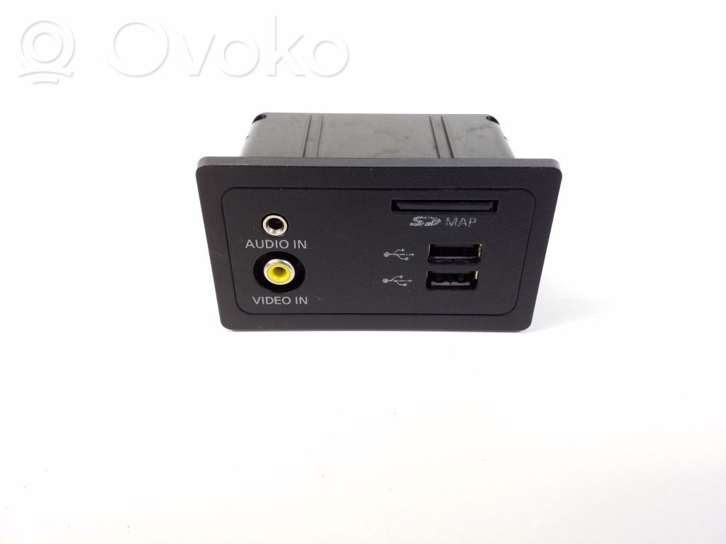 Infiniti Q50 USB socket connector 