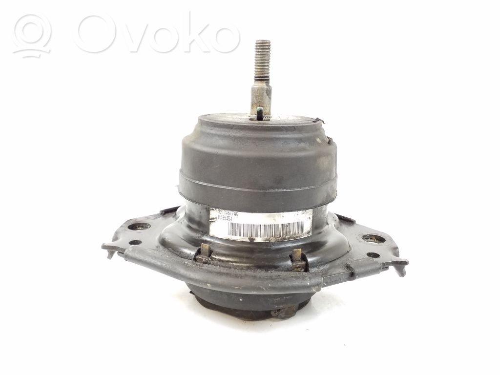 Jeep Grand Cherokee Engine mount bracket 