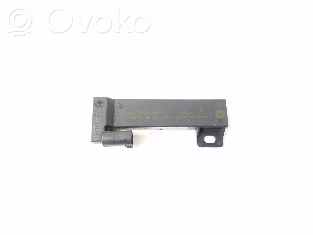 Chrysler 300C Aerial GPS antenna 