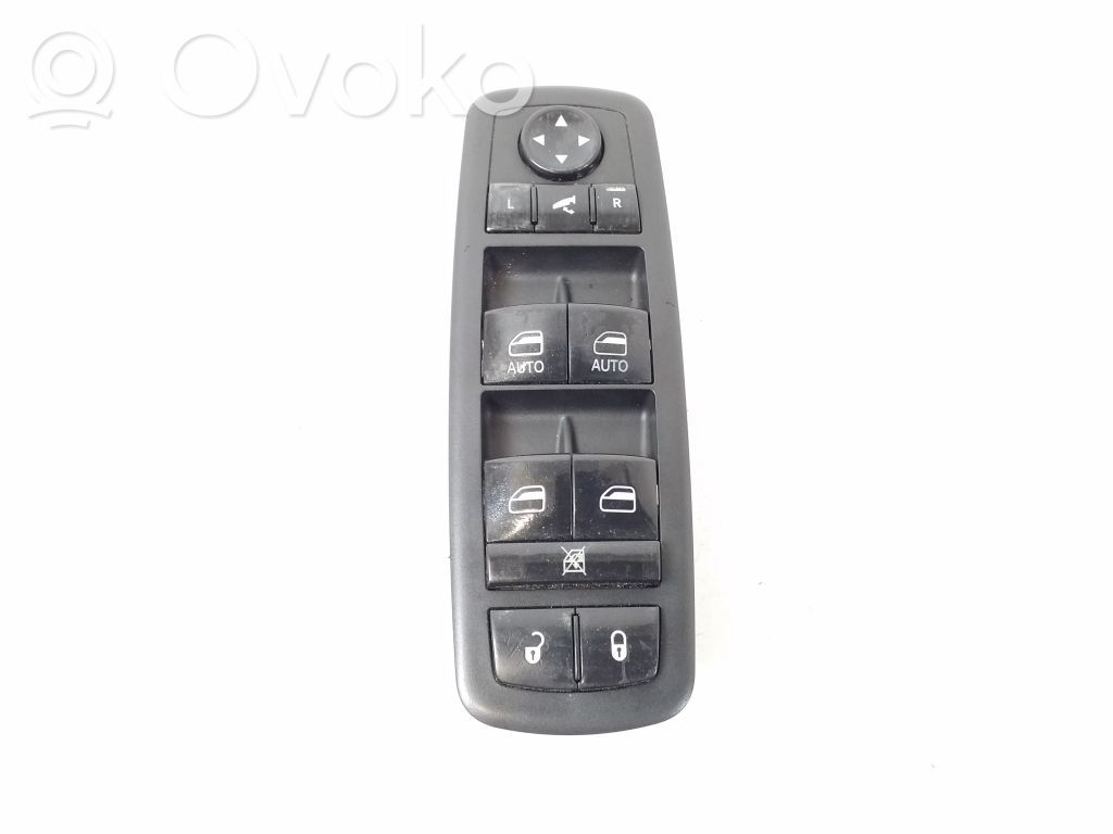 Jeep Grand Cherokee Electric window control switch 