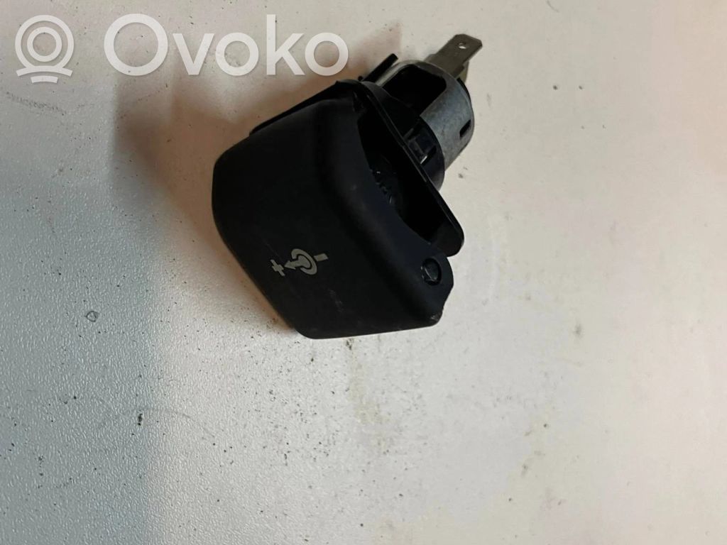 12 V Socket (rear)   6904008
