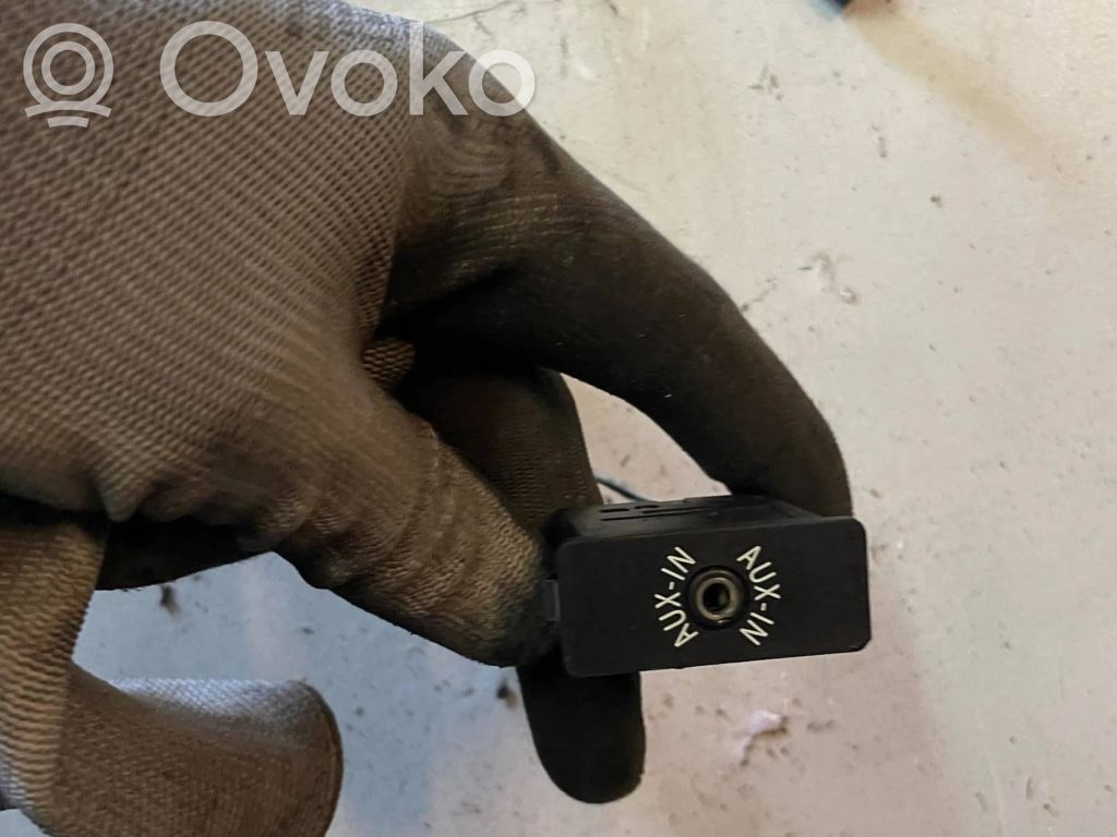 Enchufe conector entrada auxiliar   9172021,EE121WA,3D119115