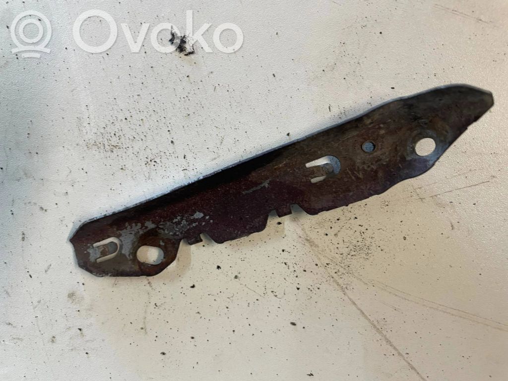 Front bumper mounting bracket   7154715,DC01