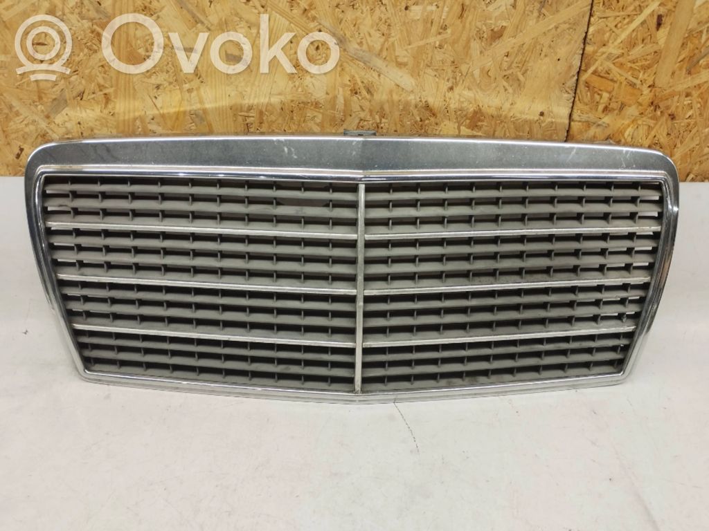 Mercedes-Benz E W124 Front grill 