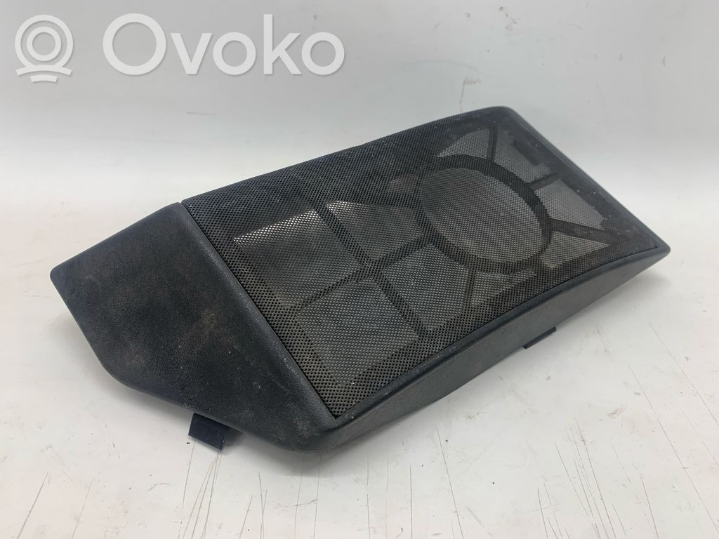 Mercedes-Benz E W124 Maskownica głośnika niskotonowego 
