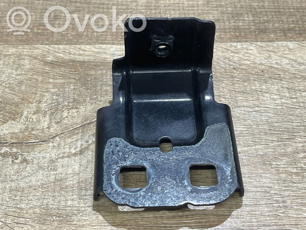 Fender mounting bracket   J9C316150AC