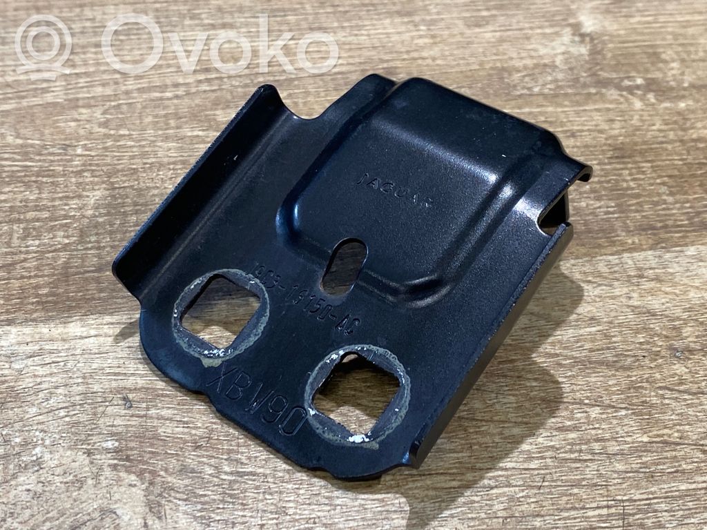 Lokasuojan kannake   J9C316150AC,1AGUAA