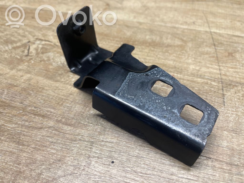 Halterung Kotflügel   XBW90