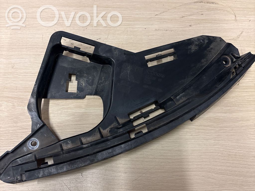 Volvo XC60 Headlight/headlamp mounting bracket 