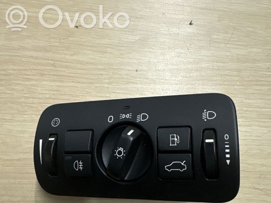 Light switch   30739413,04066312