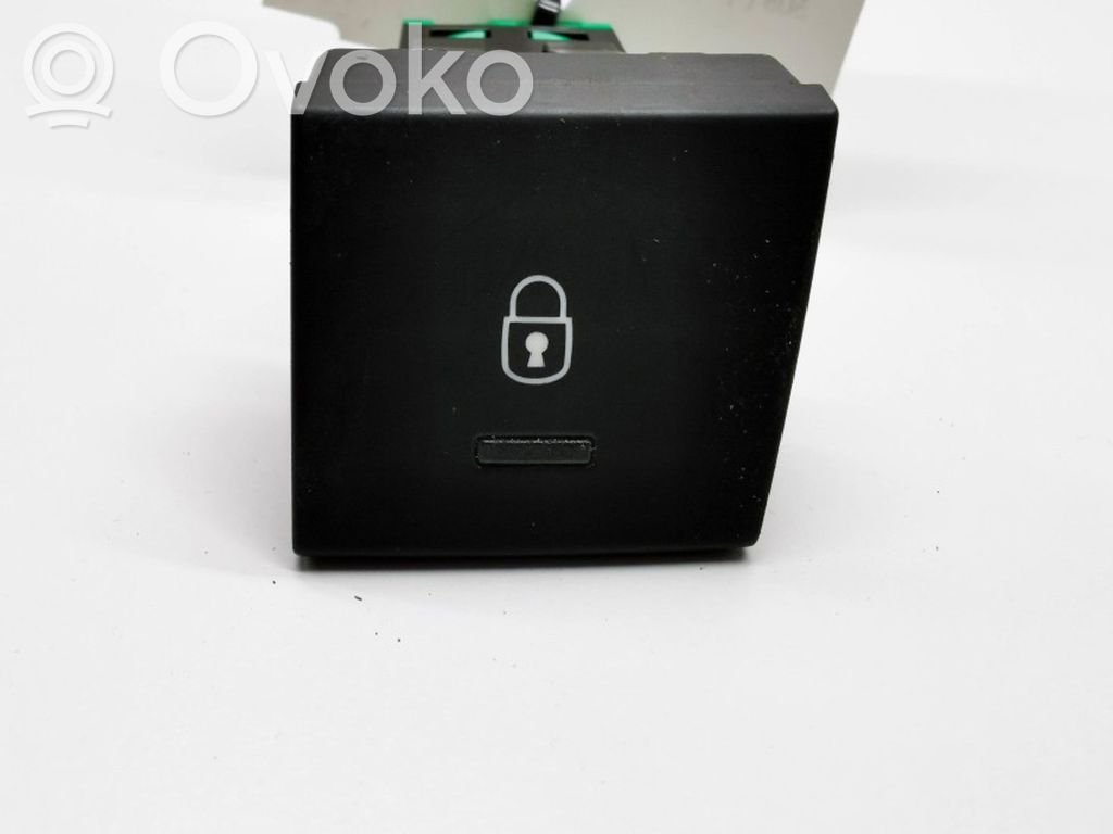 Peugeot 508 Central locking switch button 