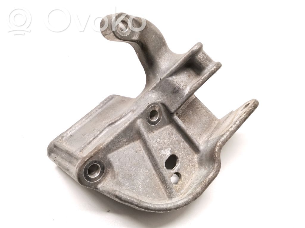 Volvo V40 Engine mounting bracket 