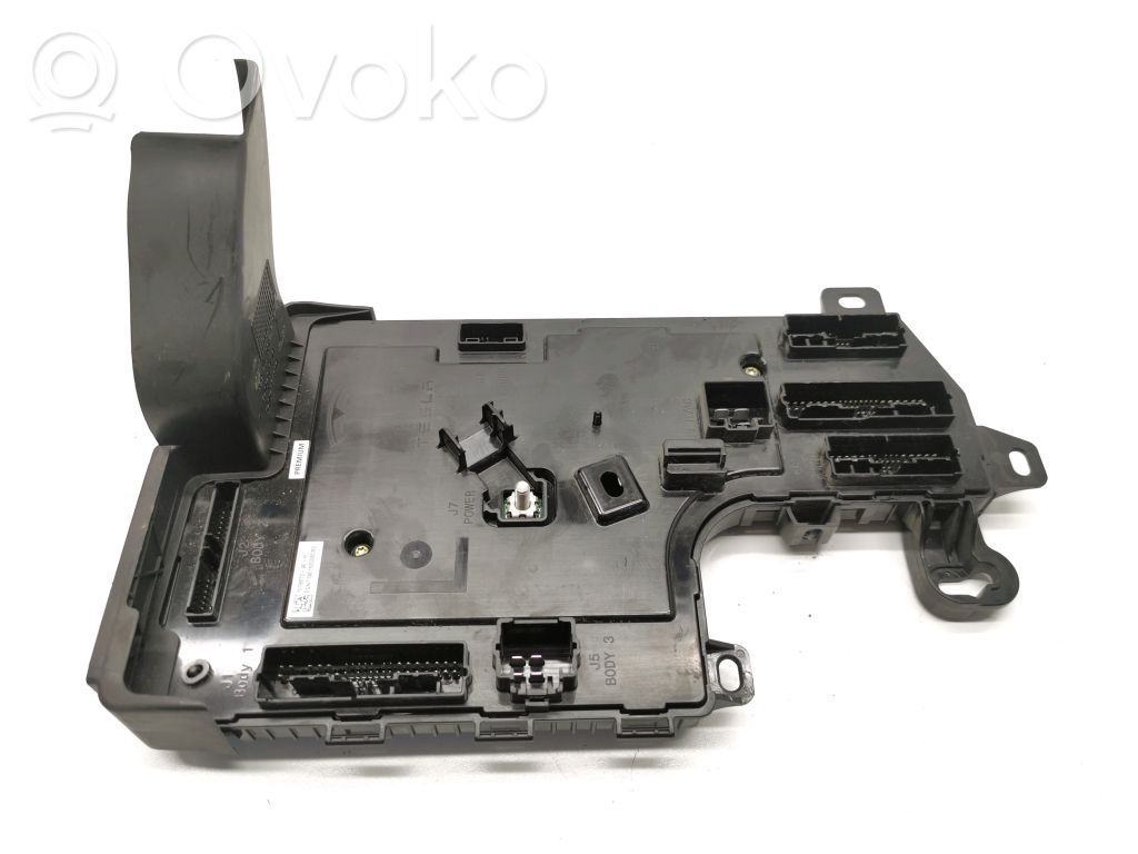 Tesla Model 3 Comfort/convenience module 