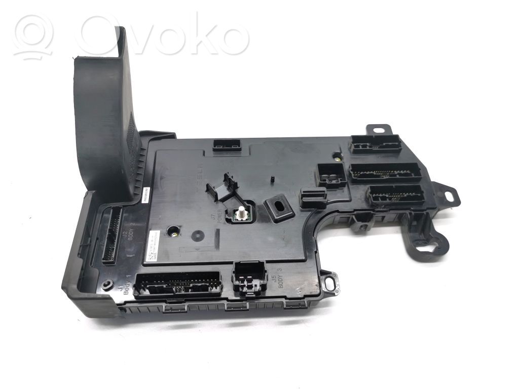 Tesla Model 3 Comfort/convenience module 