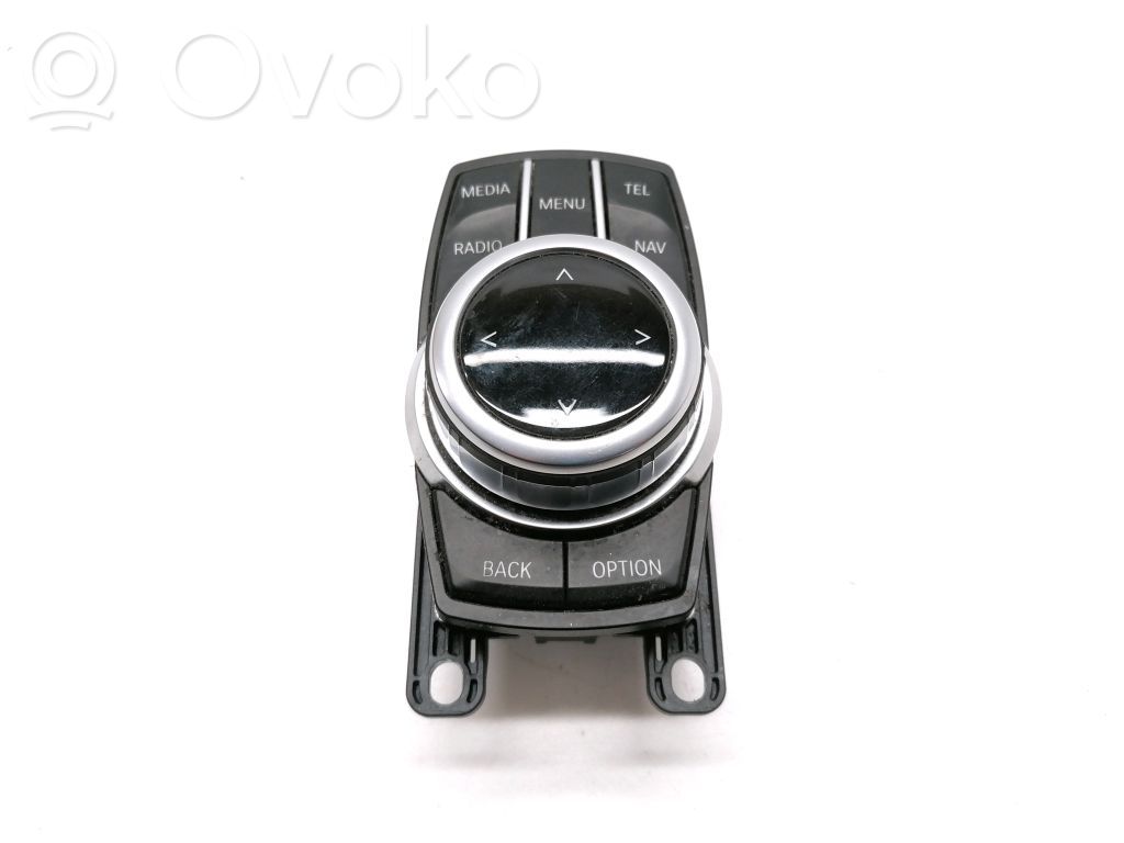 Multifunctional control switch/knob   6992828