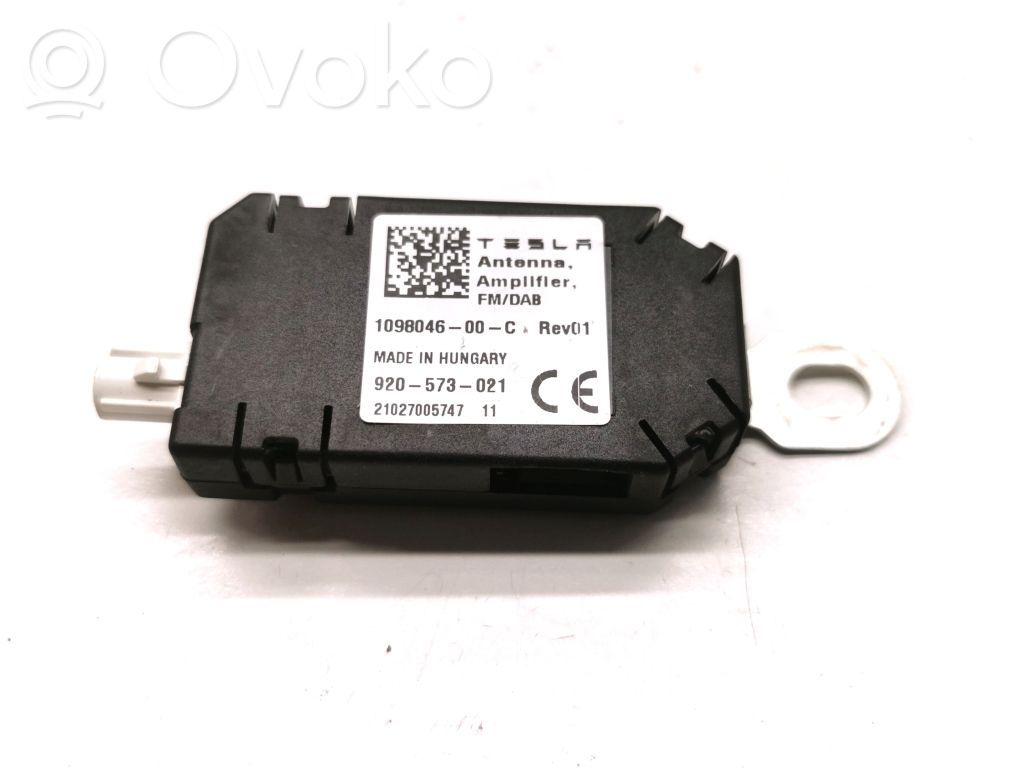 Tesla Model 3 Antenos stiprintuvas 
