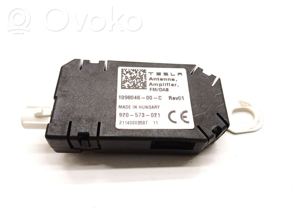 Tesla Model 3 Antenos stiprintuvas 