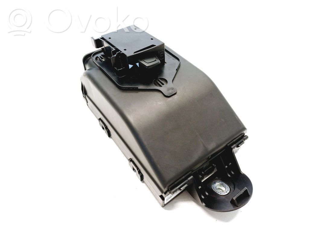 Volvo V60 Fuse module 