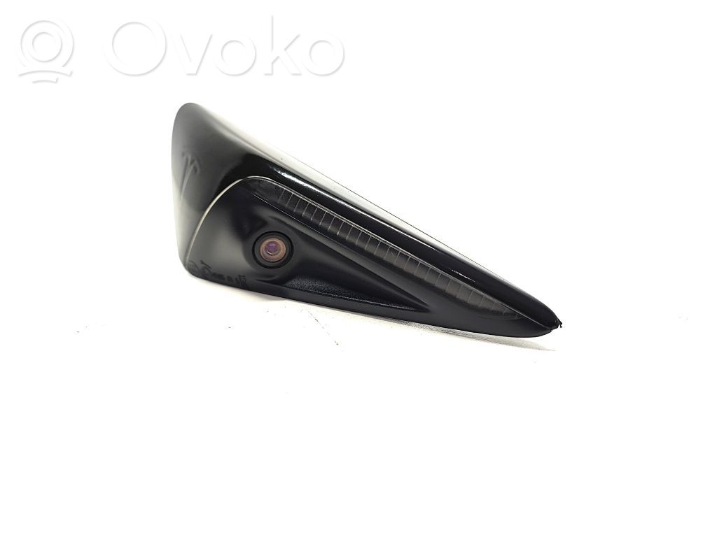 Tesla Model S Front fender indicator light 