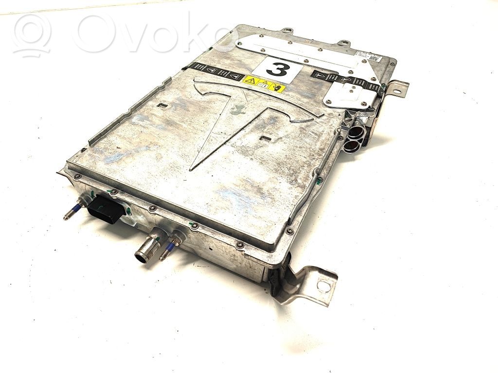 Inversor/convertidor de voltaje   106651001B