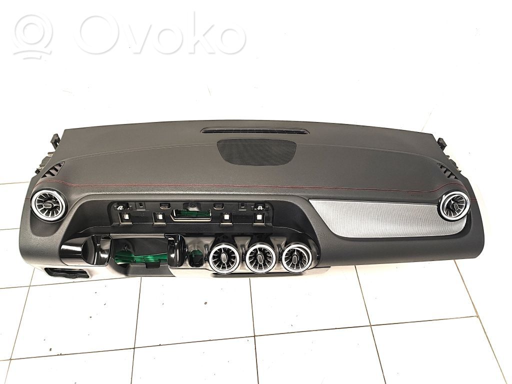 Mercedes-Benz EQA Bord 