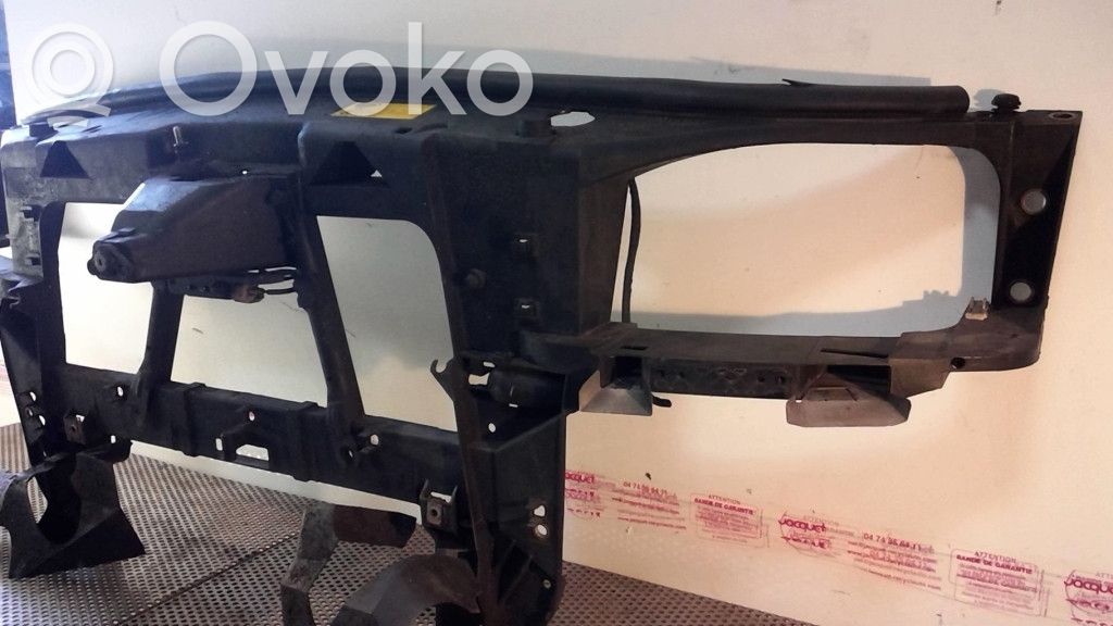 Ford Mondeo Mk III Jäähdyttimen kehyksen suojapaneeli
