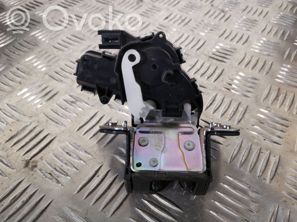 Aizmugurējā pārsega slēdzene   C6728