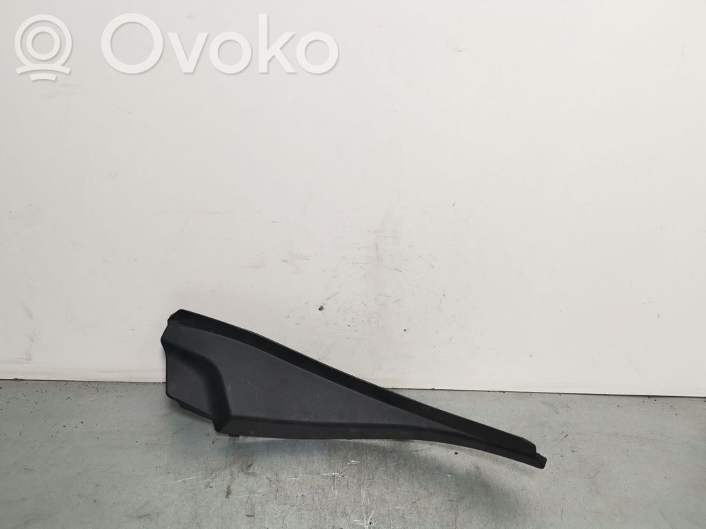 Windshield trim   K2443