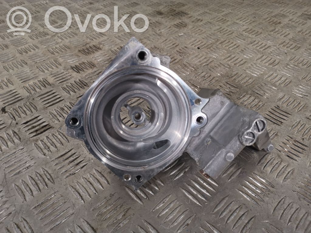 Toyota RAV 4 (XA50) Obudowa termostatu 