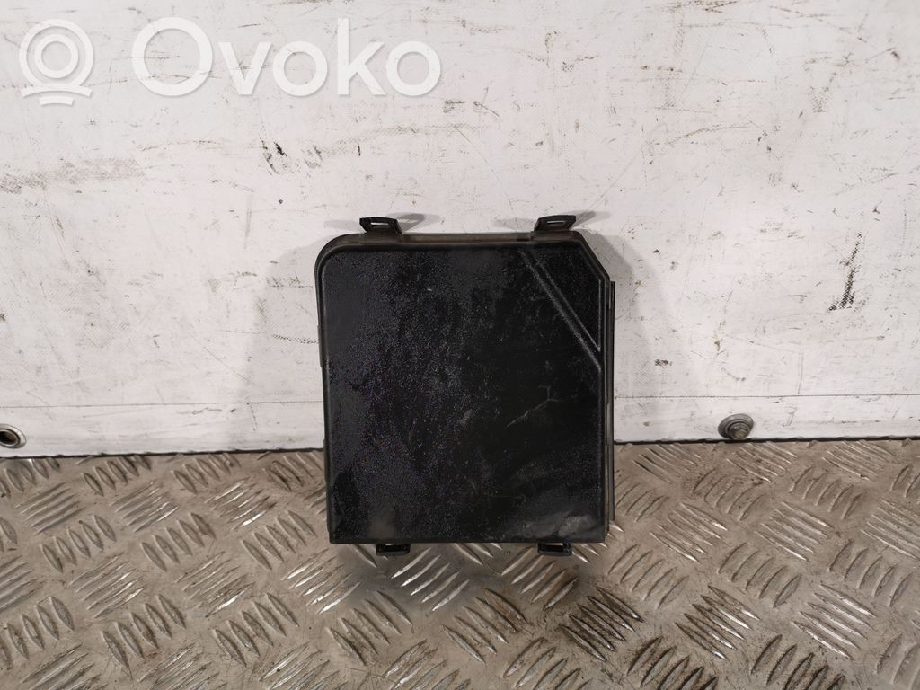 Nissan X-Trail T32 Fuse box cover 