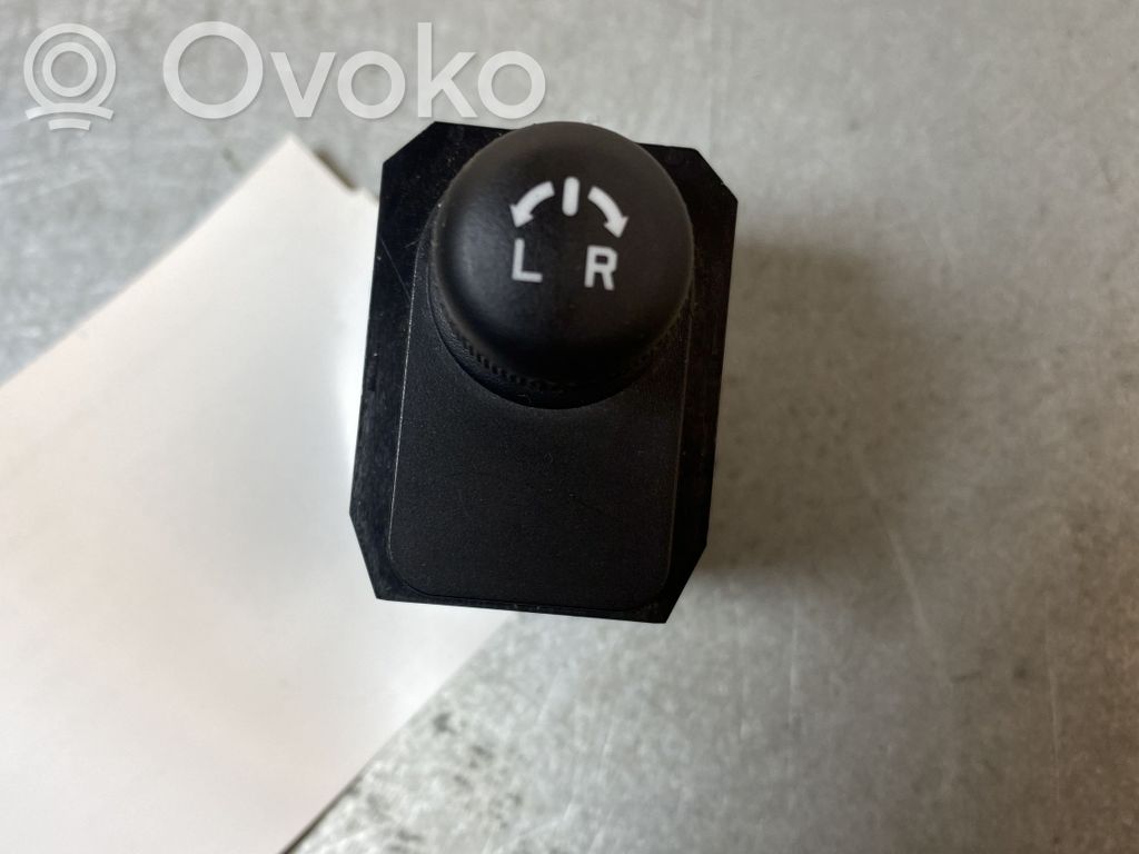 Suzuki Vitara (LY) Wing mirror switch 
