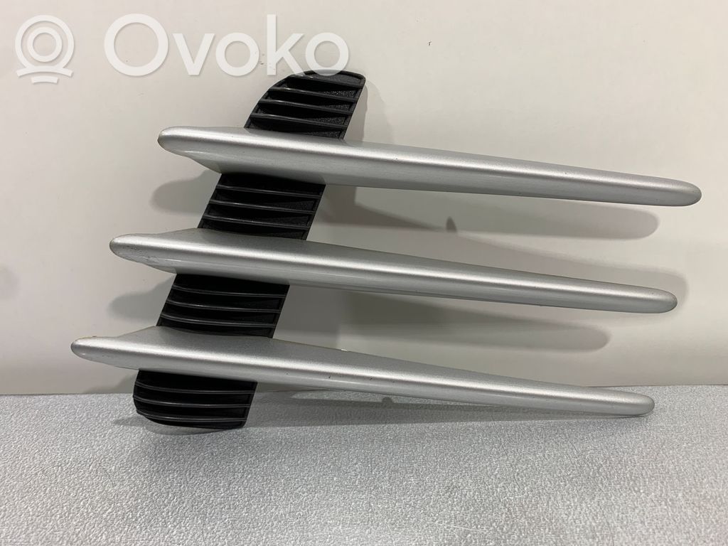 Oberes Gitter vorne   A19388102