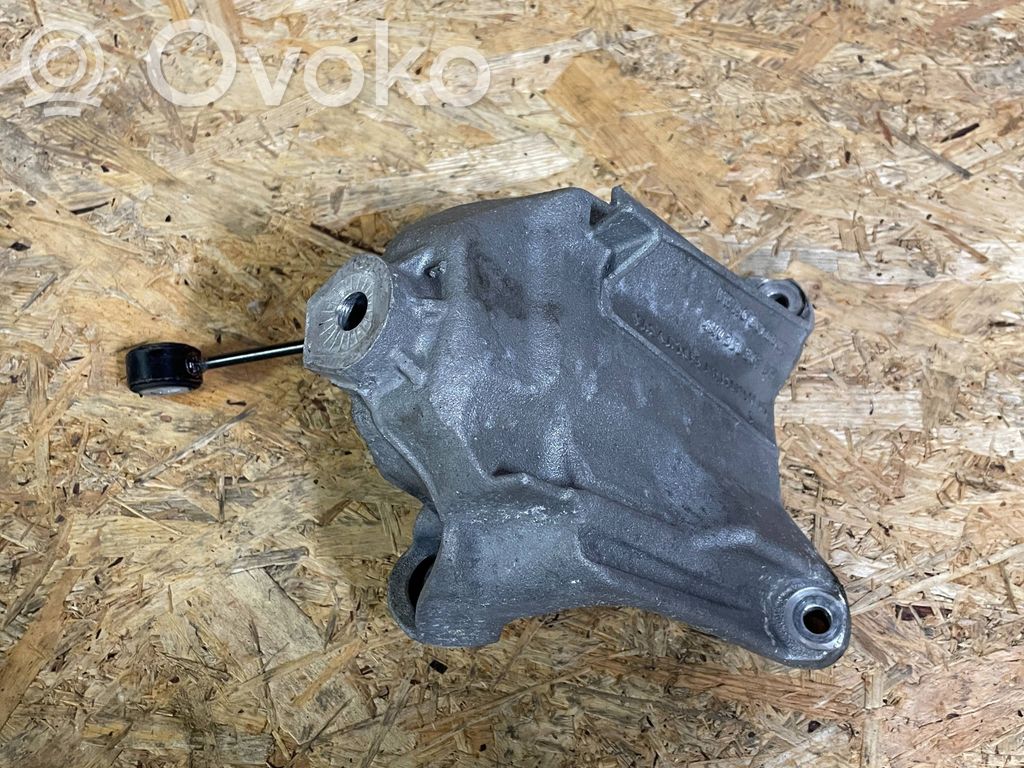 Audi A4 S4 B9 Engine mounting bracket 