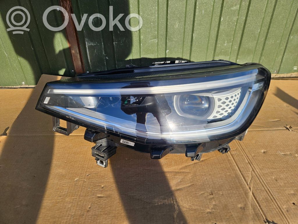 Volkswagen ID.4 Lampa przednia 