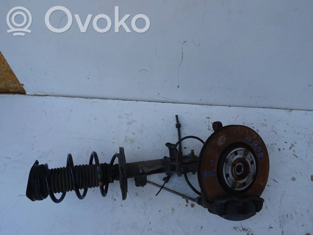 Peugeot 208 II Front wheel hub spindle knuckle 