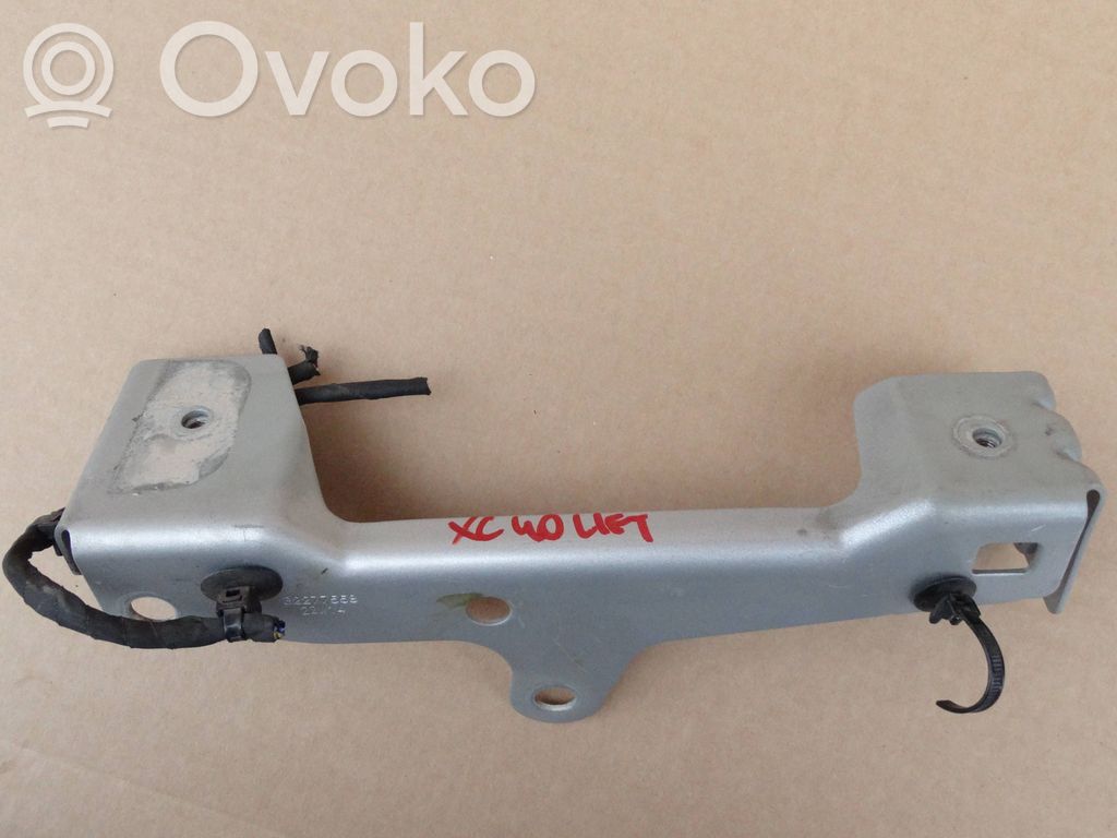 Volvo XC40 Uchwyt / Mocowanie błotnika przedniego 